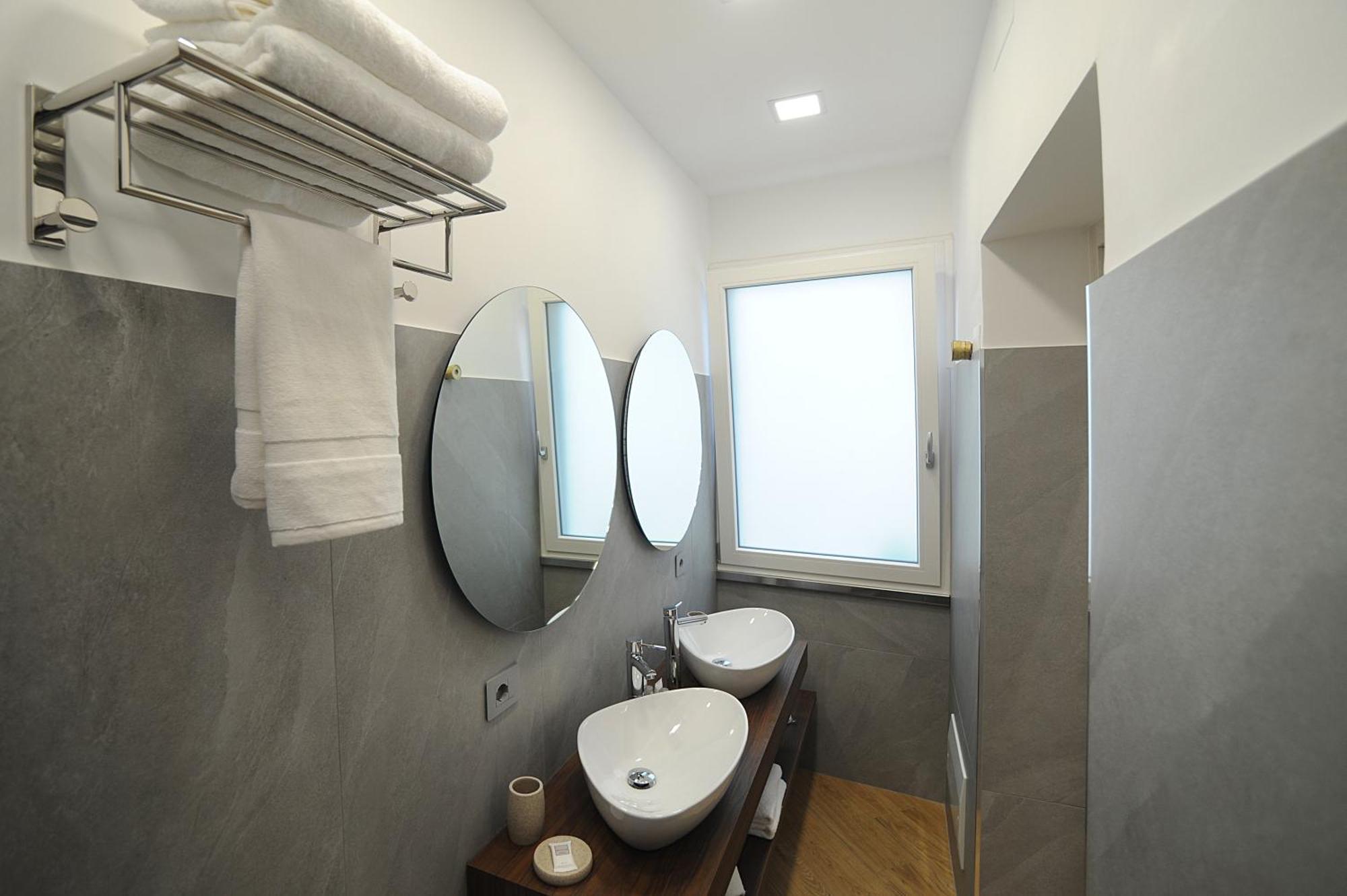 Mom Apartment Rooms&Suites チボリ エクステリア 写真