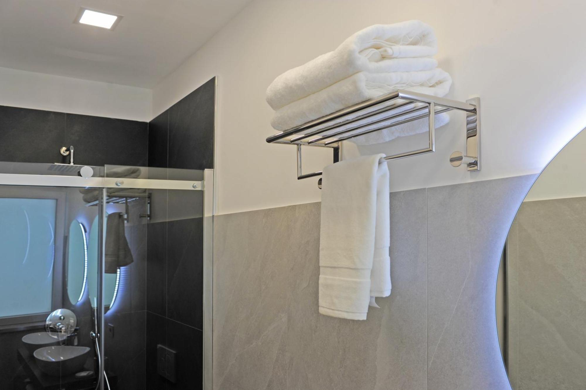 Mom Apartment Rooms&Suites チボリ エクステリア 写真
