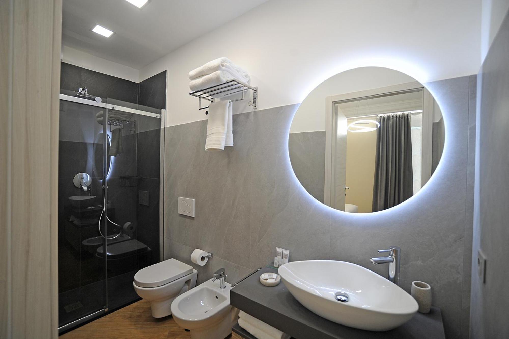 Mom Apartment Rooms&Suites チボリ エクステリア 写真