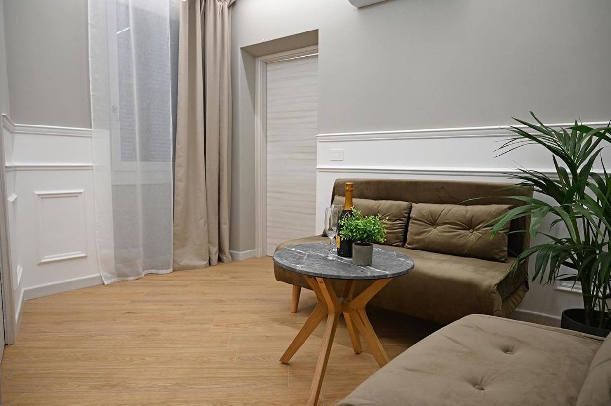 Mom Apartment Rooms&Suites チボリ エクステリア 写真