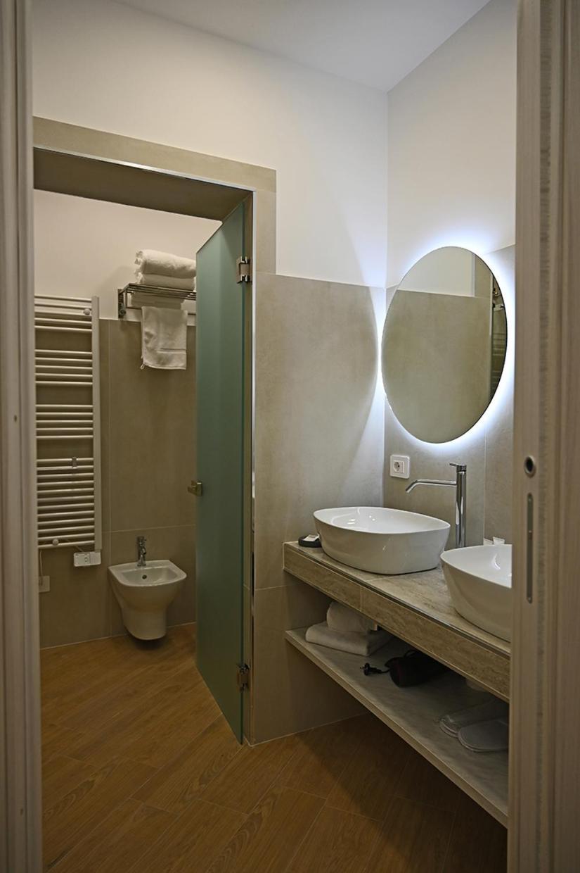 Mom Apartment Rooms&Suites チボリ エクステリア 写真