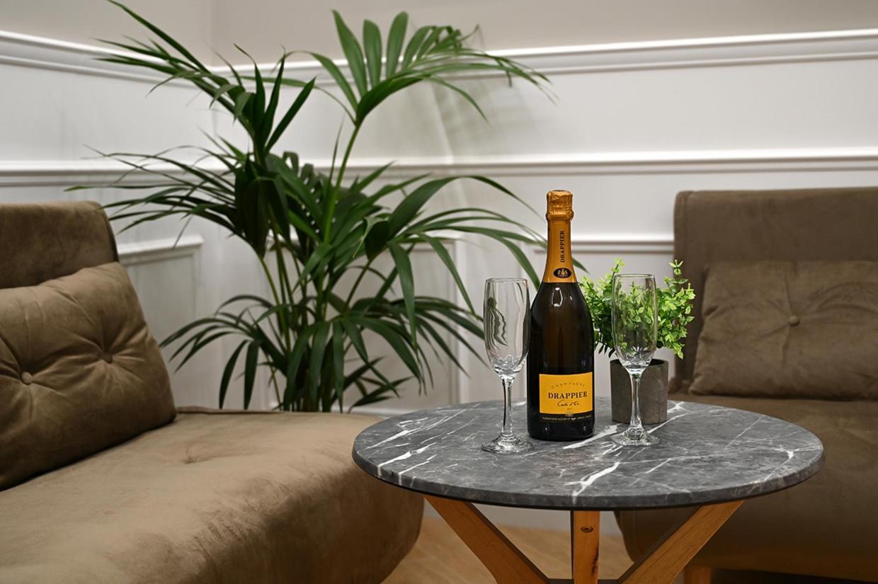 Mom Apartment Rooms&Suites チボリ エクステリア 写真