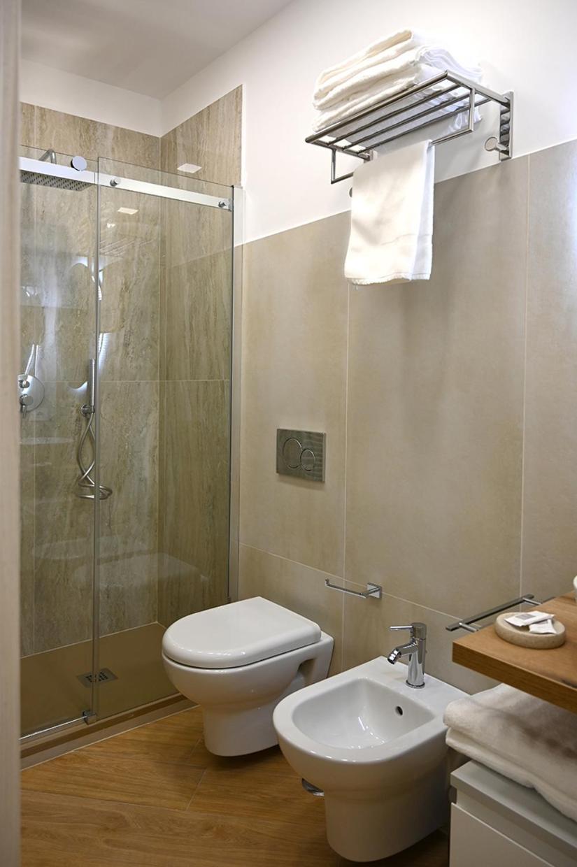 Mom Apartment Rooms&Suites チボリ エクステリア 写真