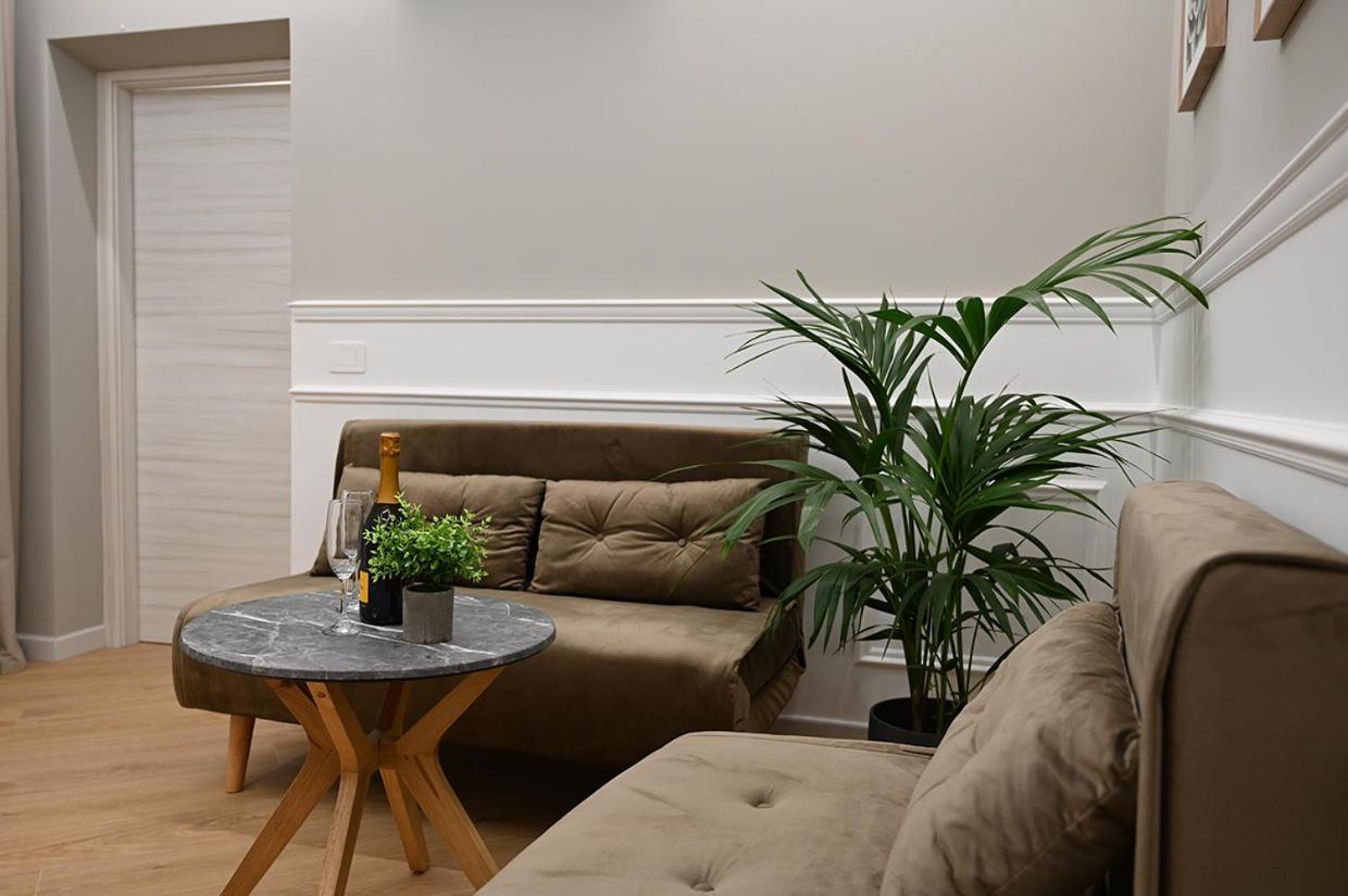 Mom Apartment Rooms&Suites チボリ エクステリア 写真