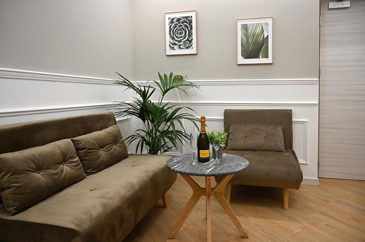 Mom Apartment Rooms&Suites チボリ エクステリア 写真